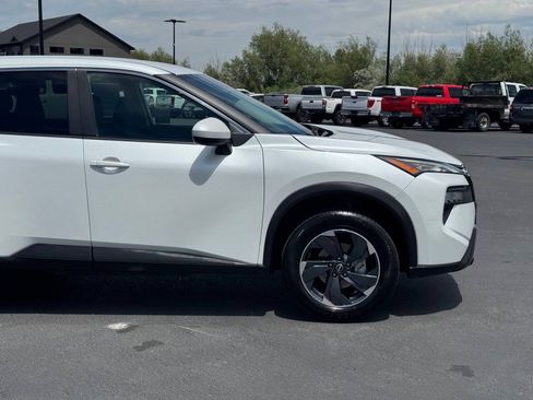 Used 2024 Nissan Rogue SV FWD image 4