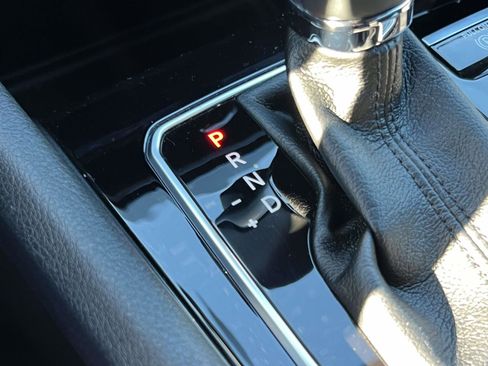 Used 2023 Jeep Compass Latitude image 11