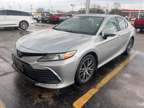 Used 2023 Toyota Camry XLE image 1