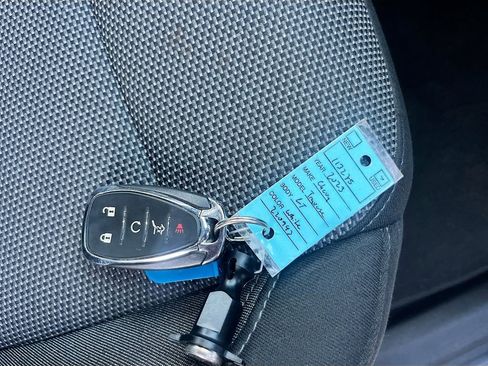 Used 2023 Chevrolet Traverse LT image 34