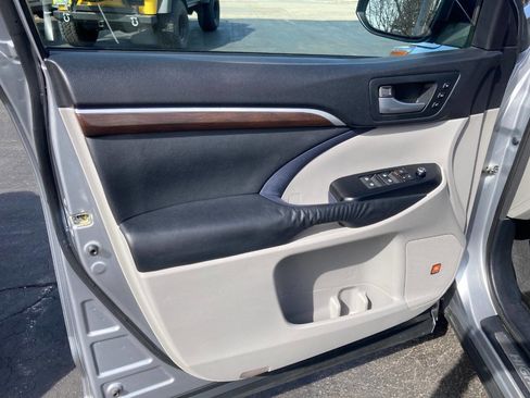 Used 2015 Toyota Highlander Limited image 66