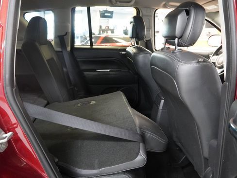 Used 2015 Jeep Compass Latitude image 30