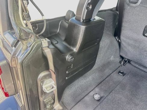 Used 2023 Jeep Wrangler Unlimited Sport AWD/4WD image 31