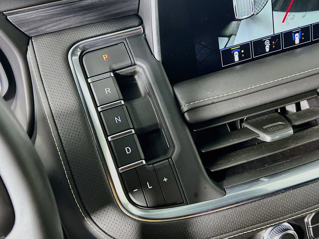 Certified 2023 GMC Yukon XL SLT w/ SLT Luxury Package AWD/4WD image 16