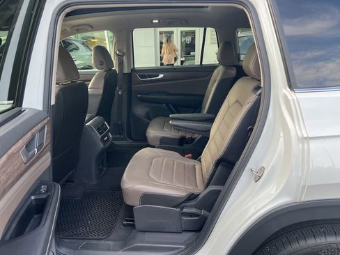 Used 2024 Volkswagen Atlas SEL AWD/4WD image 16
