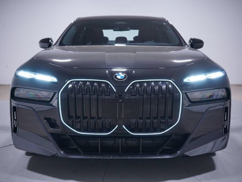 Used 2026 BMW 740i w/ Executive Package RWD image 4