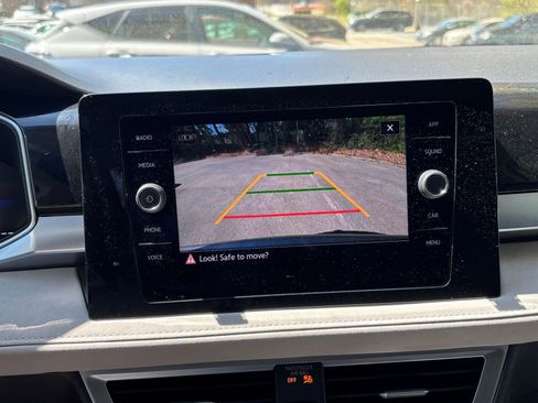 Used 2025 Volkswagen Taos SE image 24