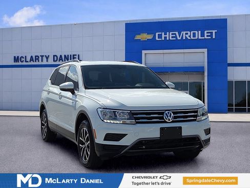 Used 2021 Volkswagen Tiguan SE w/ Panoramic Sunroof Package FWD image 1