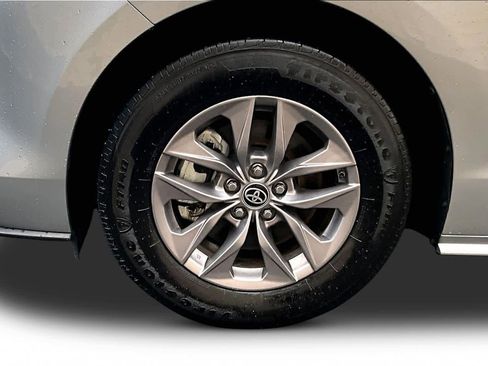 Certified 2023 Toyota Sienna XLE FWD image 11
