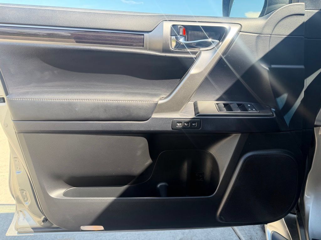 Used 2023 Lexus GX 460 Premium AWD/4WD image 11
