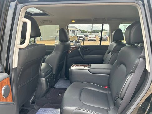 Used 2018 INFINITI QX80 2WD w/ Driver Assistance Package image 19