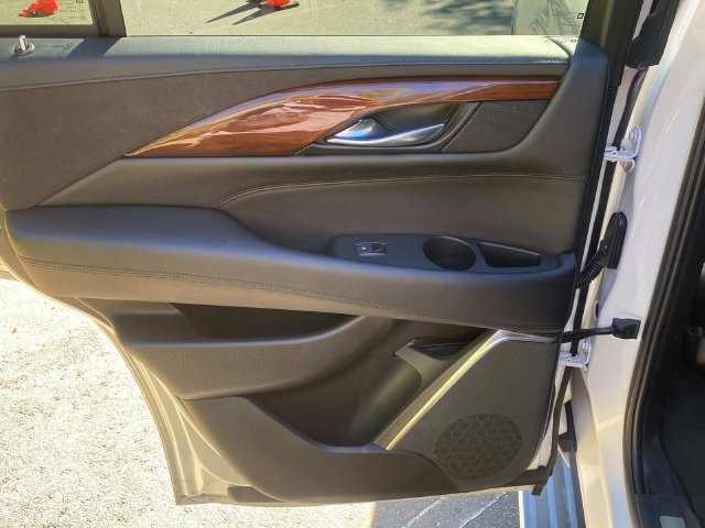 Used 2018 Cadillac Escalade Luxury w/ LPO, Radiant Package AWD/4WD image 10