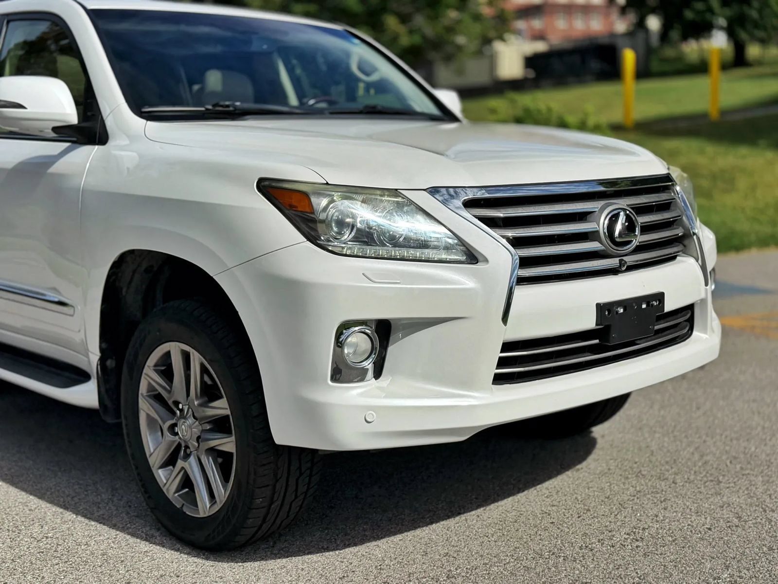 Used 2013 Lexus LX 570 4WD w/ Luxury Pkg image 22
