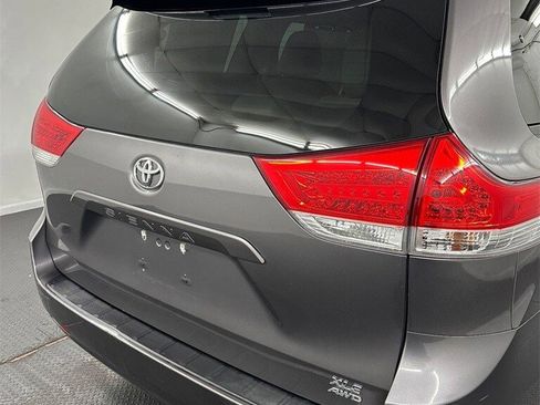 Used 2014 Toyota Sienna XLE image 5