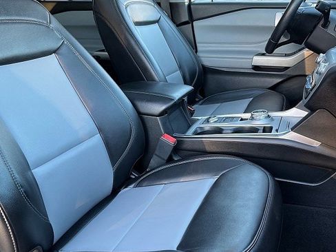 Used 2022 Ford Explorer XLT w/ Equipment Group 202A image 13