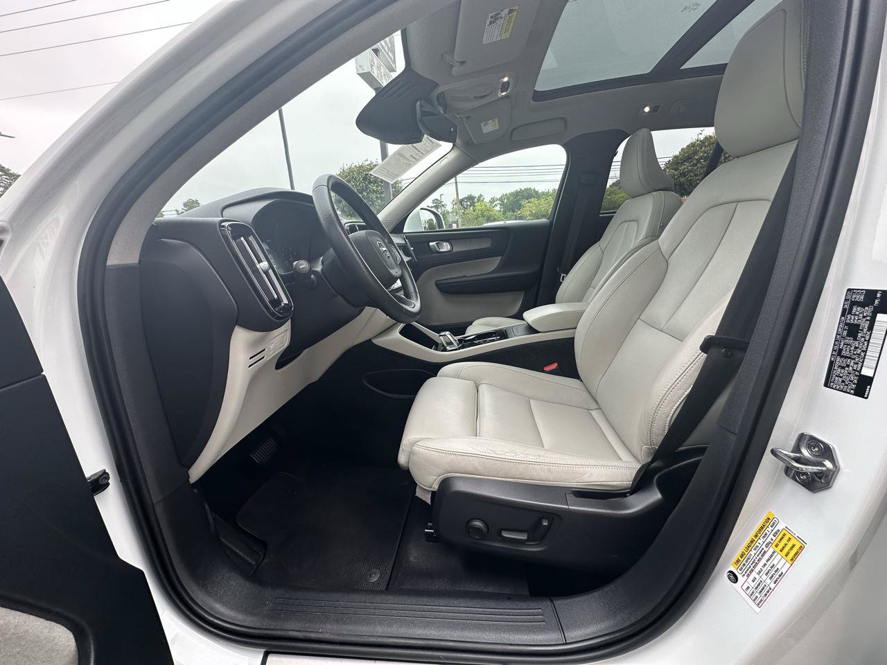 Used 2021 Volvo XC40 T4 Inscription FWD image 19