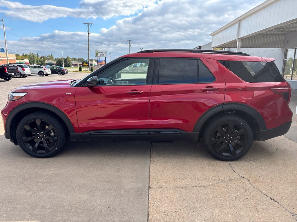 Used 2024 Ford Explorer ST-Line w/ Class IV Trailer Tow Package AWD/4WD image 4