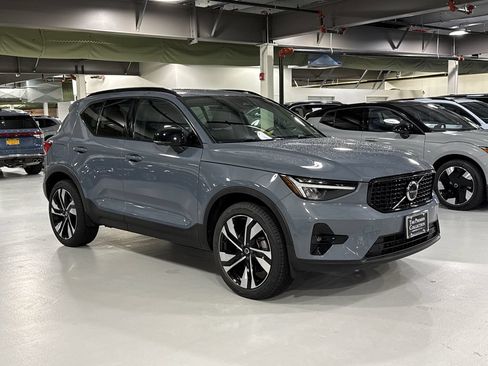 Certified 2023 Volvo XC40 B5 Plus w/ Driver Assist Package AWD/4WD image 1
