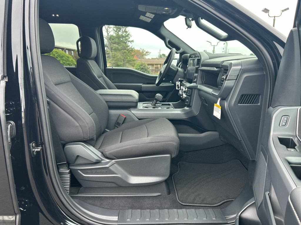 New 2026 Ford F150 XLT w/ XLT Black Appearance Package AWD/4WD image 27
