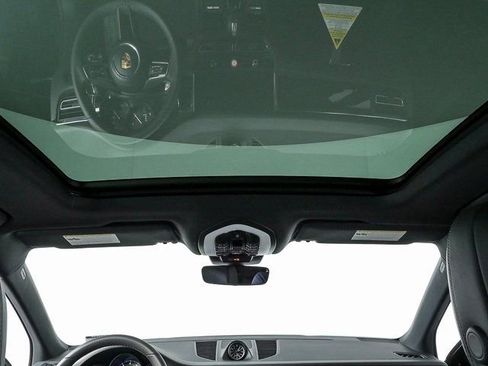 New 2026 Porsche Macan image 19