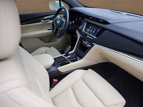 Used 2017 Cadillac XT5 FWD image 30