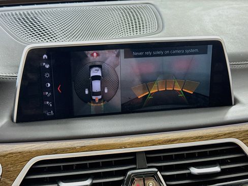 Used 2018 BMW 750i xDrive AWD/4WD image 3