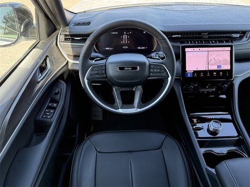 New 2025 Jeep Grand Cherokee Limited image 14