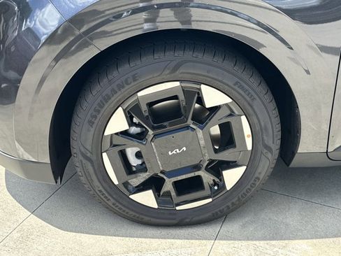 New 2026 Kia Carnival EX image 13