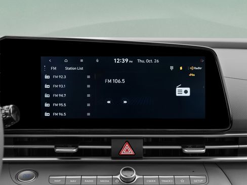 Certified 2025 Hyundai Elantra SEL FWD image 18
