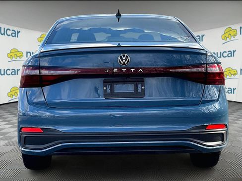 Used 2025 Volkswagen Jetta Sport image 5