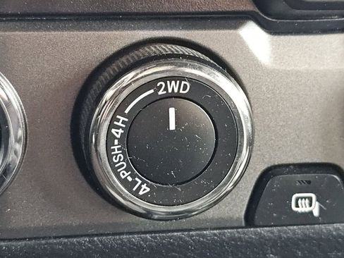 Used 2020 Toyota Tacoma TRD Off-Road image 9