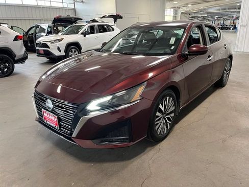 Used 2023 Nissan Altima 2.5 SV FWD image 7