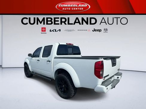 Used 2021 Nissan Frontier SV w/ Midnight Edition Floor Mats AWD/4WD image 6