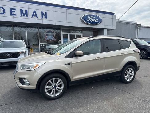 Used 2017 Ford Escape SE w/ Equipment Group 201A image 1