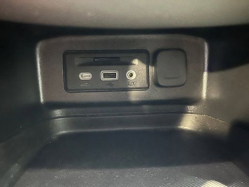 Used 2021 Chevrolet Equinox LT image 23