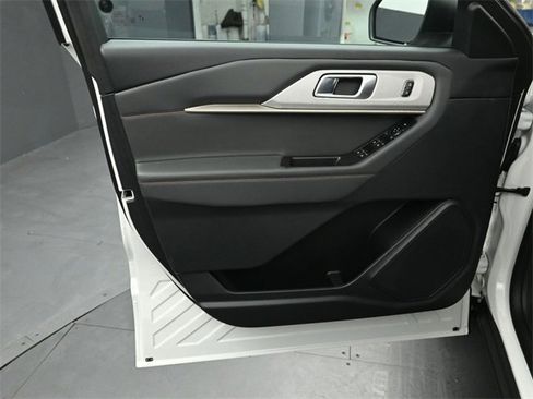 Certified 2025 Ford Explorer Active w/ Active Comfort Package image 21