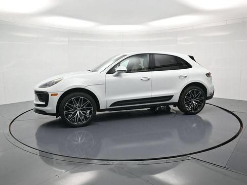 Used 2026 Porsche Macan AWD/4WD image 2