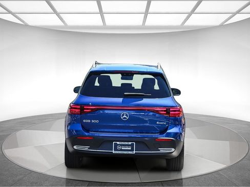 Used 2024 Mercedes-Benz EQB 300 4MATIC image 3