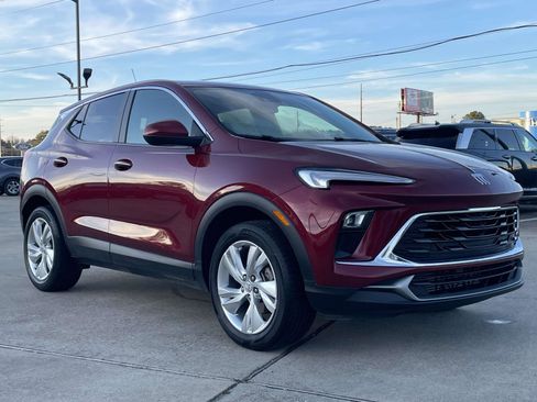 Used 2024 Buick Encore GX Preferred w/ Comfort Package image 1