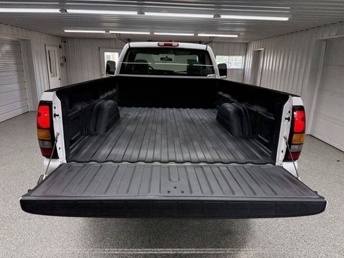 Used 2005 GMC Sierra 2500 W/T AWD/4WD image 10