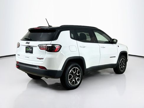 Used 2025 Jeep Compass Trailhawk AWD/4WD image 9