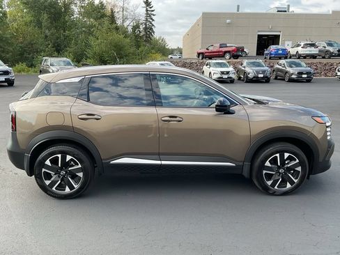 Used 2026 Nissan Kicks SR AWD/4WD image 4