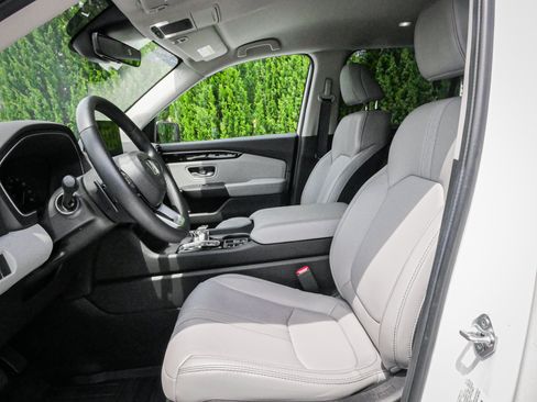 Used 2025 Honda Pilot EX-L image 16
