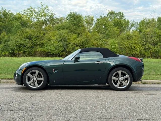 Used 2009 Pontiac Solstice GXP w/ Premium Package RWD image 32