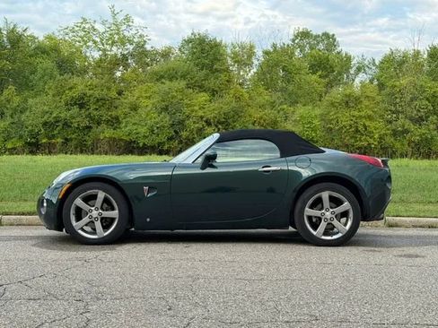 Used 2009 Pontiac Solstice GXP w/ Premium Package RWD image 32