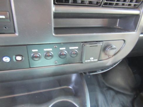 Used 2017 Chevrolet Express 2500 image 30