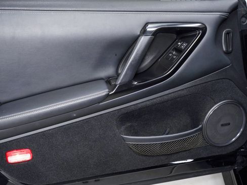 Used 2014 Nissan GT-R Premium image 34