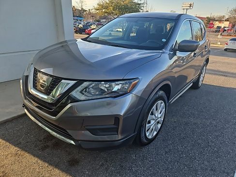 Used 2017 Nissan Rogue S image 2