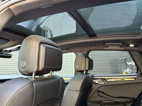 Used 2024 Porsche Macan image 15