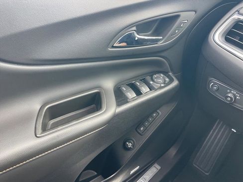 Used 2023 Chevrolet Equinox Premier FWD image 19